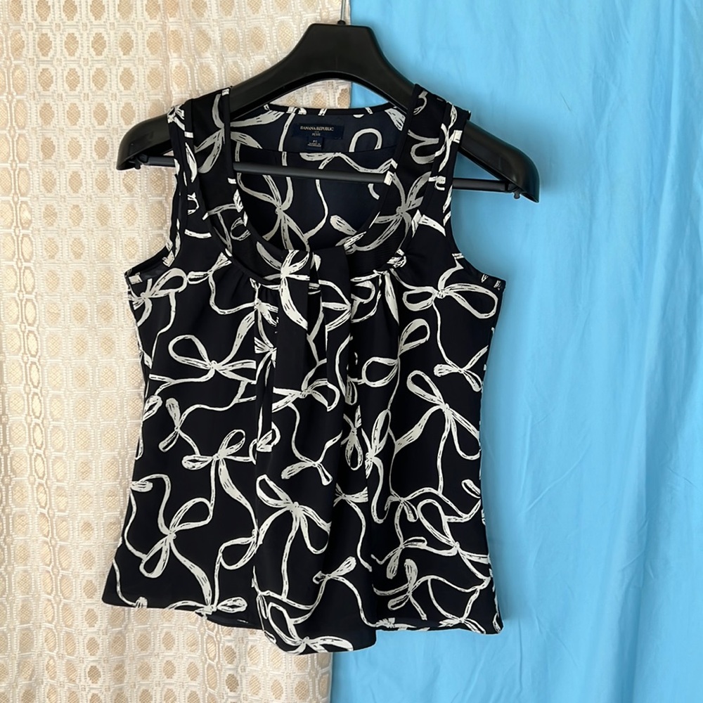 Banana Republic Petite Black Bouse Size Small